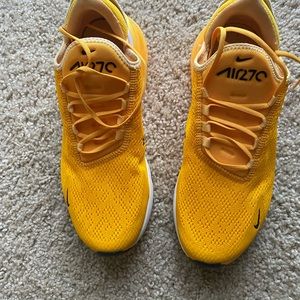 University Gold AirMax 270